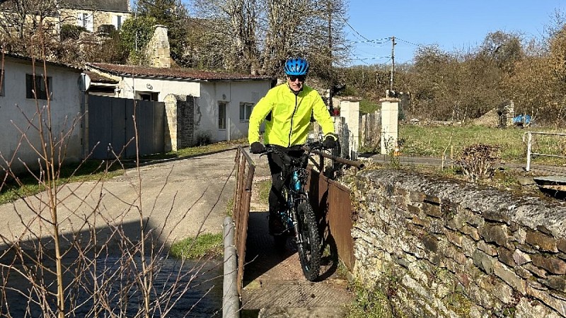 Trott'in Caen passage d'une passerelle