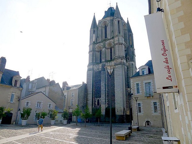 La Tour Saint-Aubin