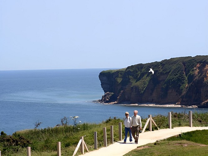 Couple à la Pointe du Hoc - Plages du débarquement