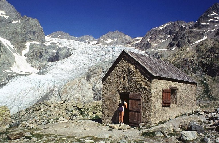 Le refuge Tuckett (restauré)