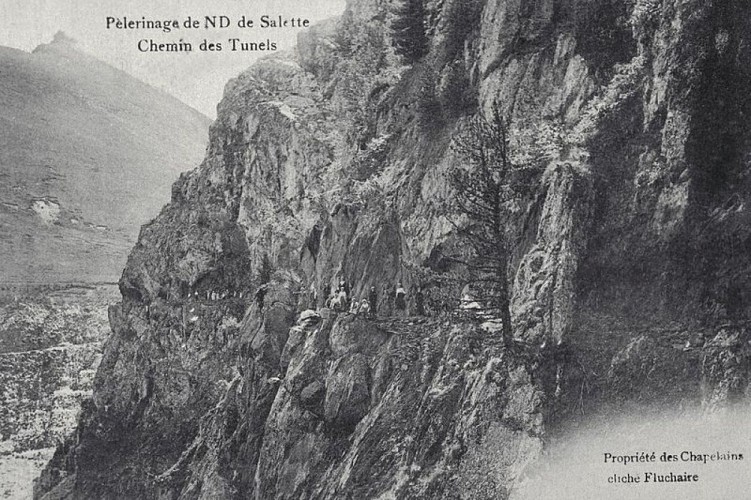 Pèlerinage de Notre-Dame de La Salette, sur le chemin des Tunnels