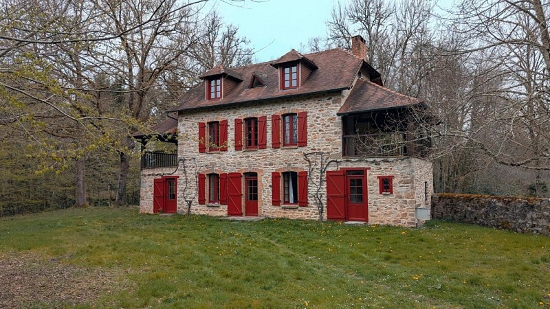 La Maison des Bois gîte du Domaine de Montintin à Chateau Chervix_1