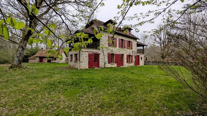 La Maison des Bois gîte du Domaine de Montintin à Chateau Chervix _2