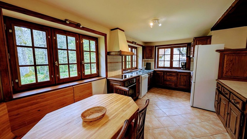 La Maison des Bois gîte du Domaine de Montintin à Chateau Chervix - cuisine_8