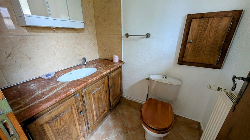 La Maison des Bois gîte du Domaine de Montintin à Chateau Chervix - wc du rez de chaussée_10