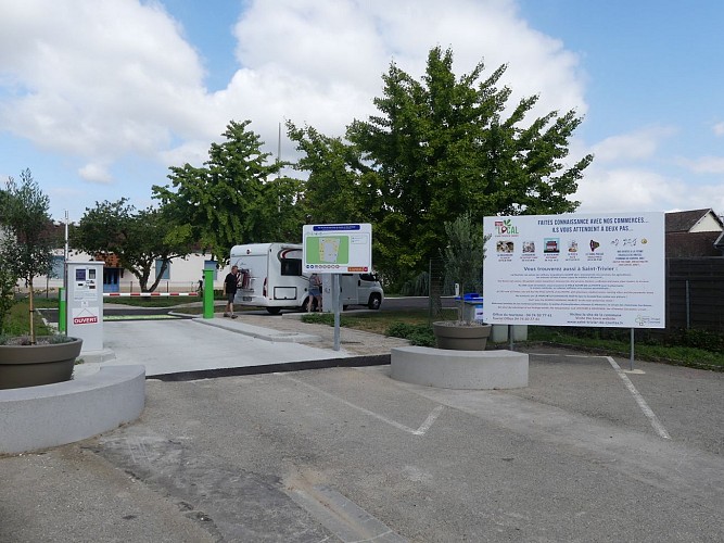 Aire Camping-Car Park de Saint-Trivier-de-Courtes