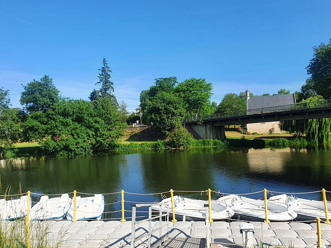 Location de bateaux électriques et pédalos à Cheffes