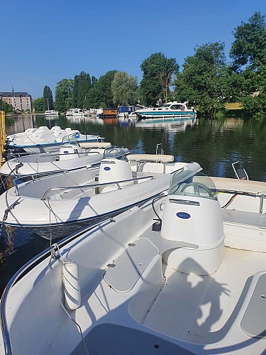 Location de bateaux électriques et pédalos à Cheffes