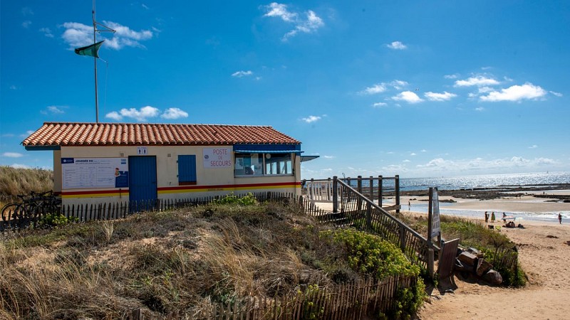 Poste de secours Plage de la Paracou