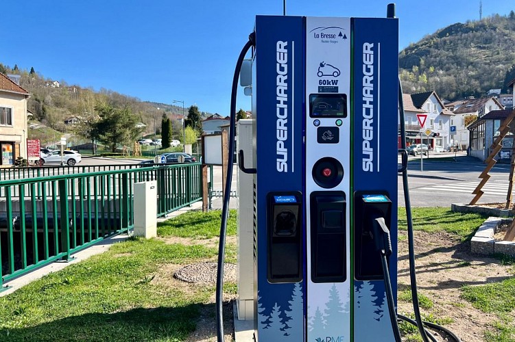 La Bresse - borne de recharge pour voiture électrique - Pont des Champions
