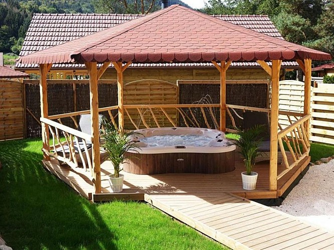 Le Domaine du Haut Jardin Hôtel Spa et Chalets jacuzzis privés