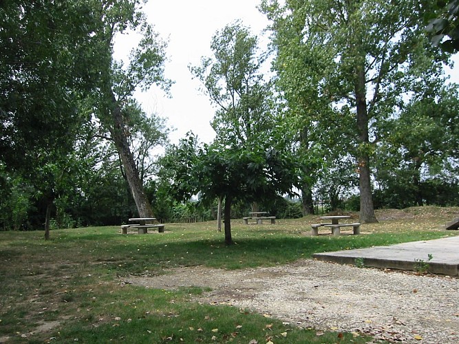 Aire de pique-nique - Base de loisirs de Beaumont