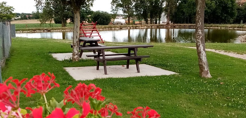 Aire de pique nique et de jeux - Lavit