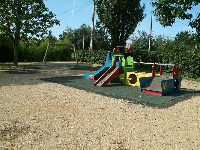 Aire de pique nique et de jeux - Lavit