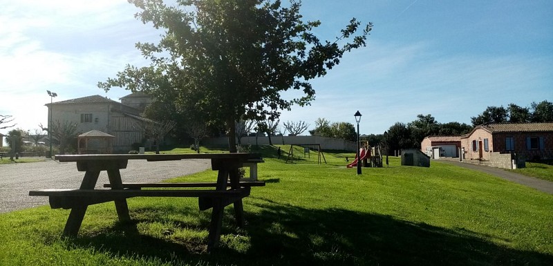Aire de pique-nique - Castéra-Bouzet