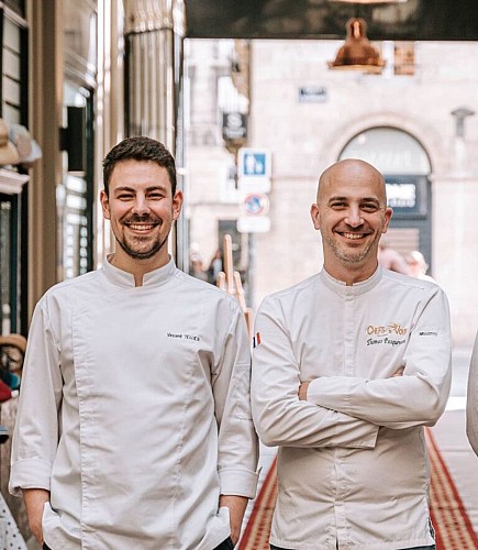 chef-thomas-pasquereau-passage-secret-restaurant-equipe-min-768x883