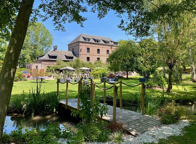Moulin vu du pont © Le Moulin Fouret