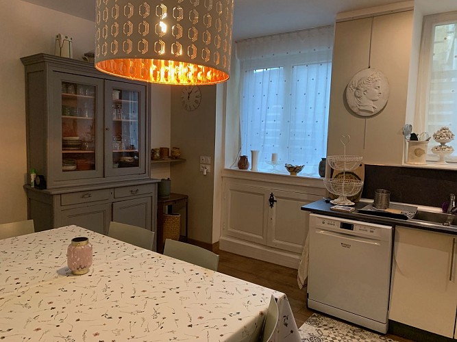 Cuisine vaisselier La Maison des Peintres 2025 ©OTC