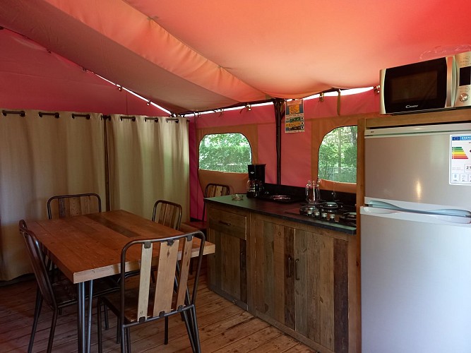 Tentes Lodges au Camping Le Clos de la Lère