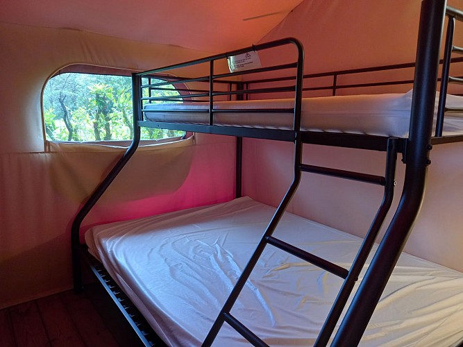 Tentes Lodges au Camping Le Clos de la Lère