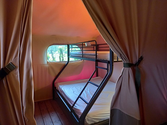 Tentes Lodges au Camping Le Clos de la Lère