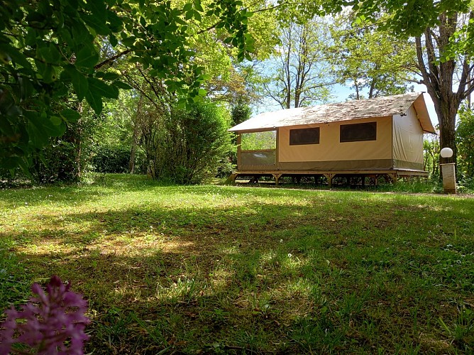 Tentes Lodges au Camping Le Clos de la Lère