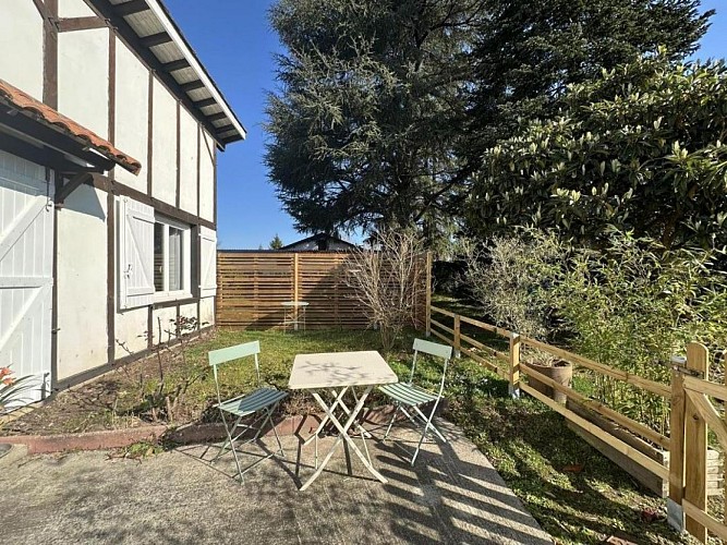 La Résinière Hinx gîte jardin