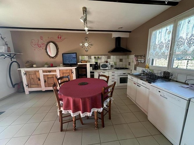 La Résinière Hinx gîte salle à manger cuisine