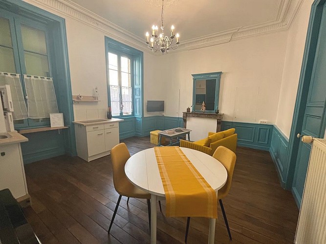 mauleon-gite-la-vallee-de-l-ouin-piece-a-vivre