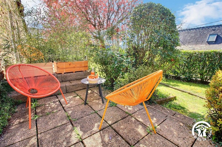 La Ferme rouge, Le Pin