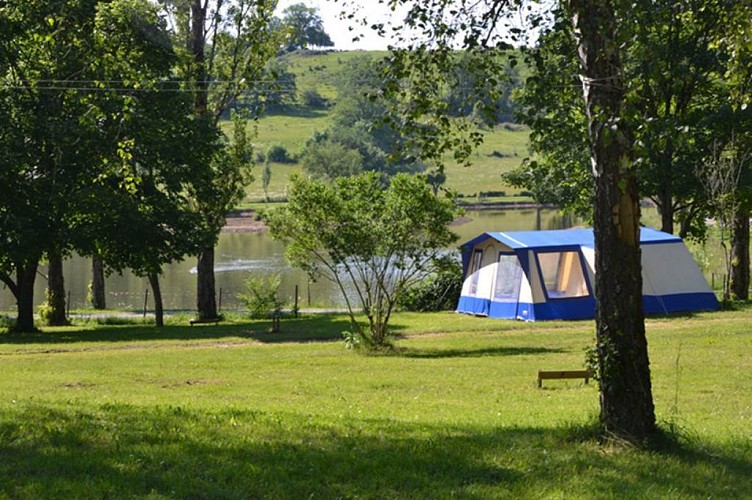 Camping du Lac de Parisot