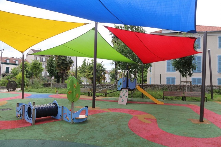 Aire de jeux Cours Lyautey 06 - Pau Pyrénées Tourisme