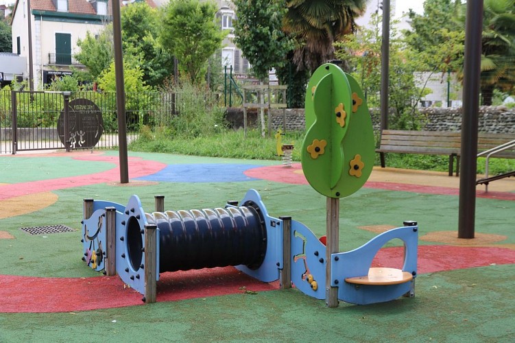 Aire de jeux Cours Lyautey 05 - Pau Pyrénées Tourisme