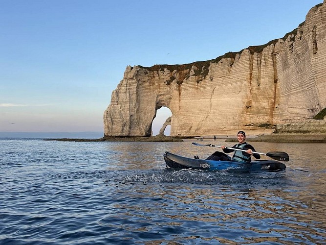 Découverte des arches et de l'aiguille d'Étretat en kayak