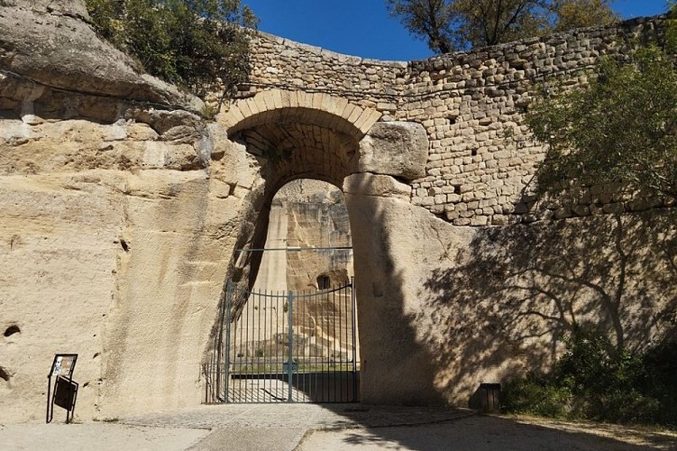 Entrée du Théâtre des Carrières
