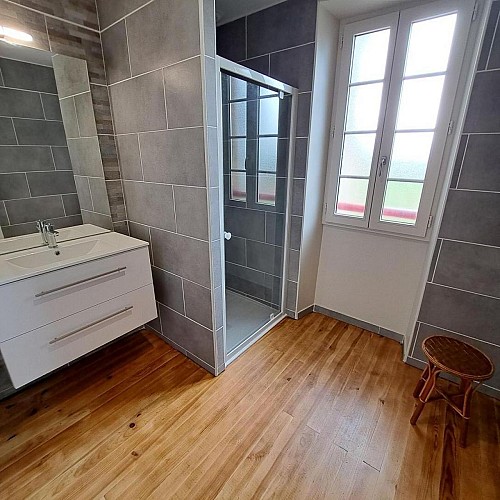 Salle d'eau de la Maison Saint Genez à Eyres Moncube avec Gites de France