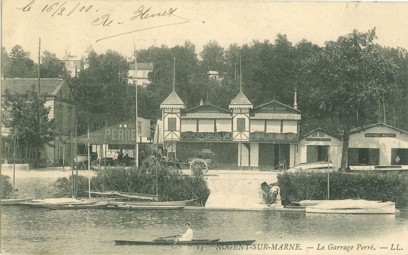 Devant l'ancien garage Perre (circuit vélo)