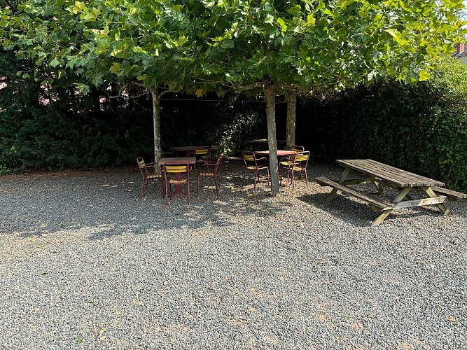 Grand gîte Sainte-Odile - tables extérieures