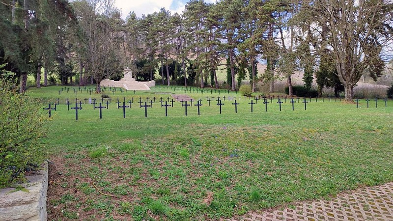 Viéville sous les Côtes - Cimetière militaire allemand de la guerre de 1914-1918.