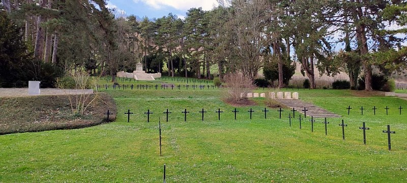 Viéville sous les Côtes - Cimetière militaire allemand de la guerre de 1914-1918.