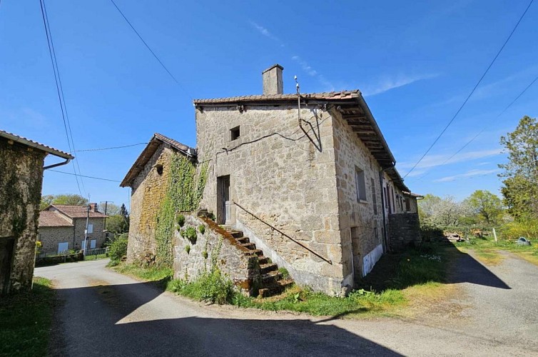 Escalier à échiffre en pierre - Sirtaqui