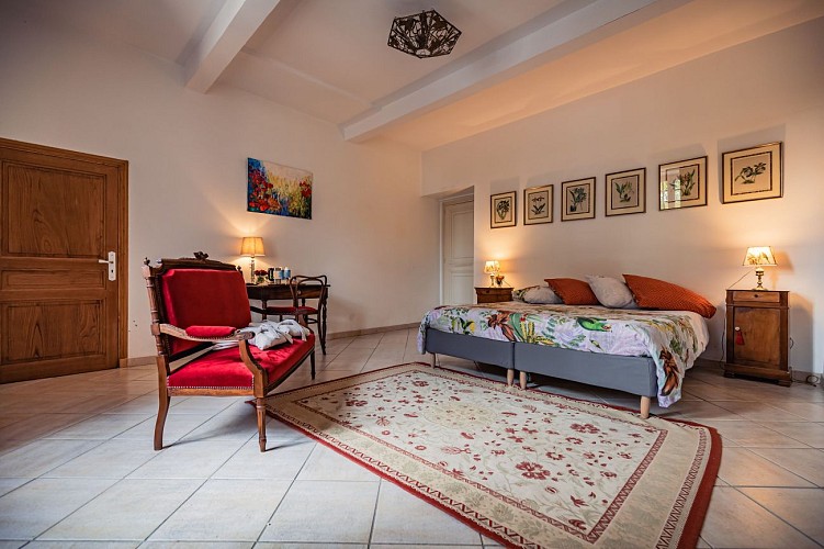 5. Chambre rouge-Ostal Cassinia