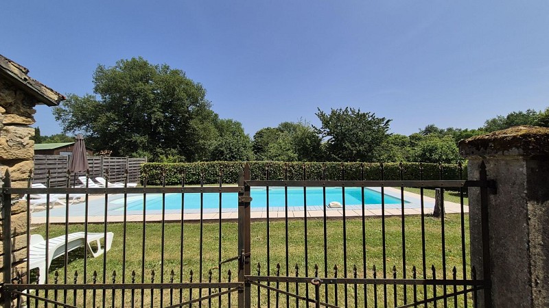 Gîte Les Glycines piscine privée