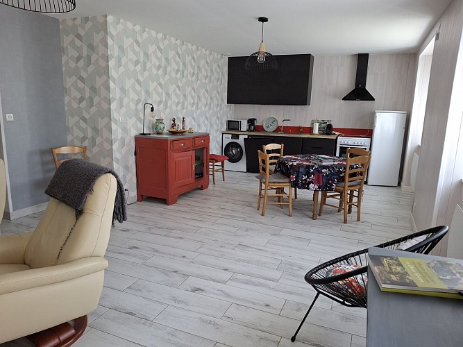 Location La Jacauperie à Thènezay - pièce à vivre et cuisine