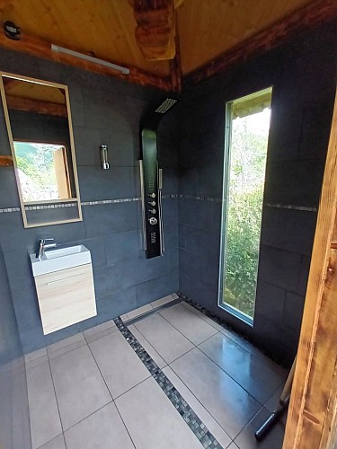 Die Blase mit Holzrahmen