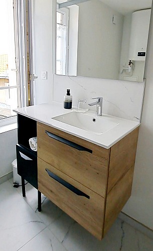 Salle d'eau de l'appartement La Porte bleue