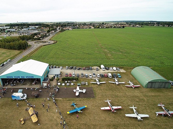 Vue aerienne des installations  © Bernard Lamboley Aéro club du Vexin