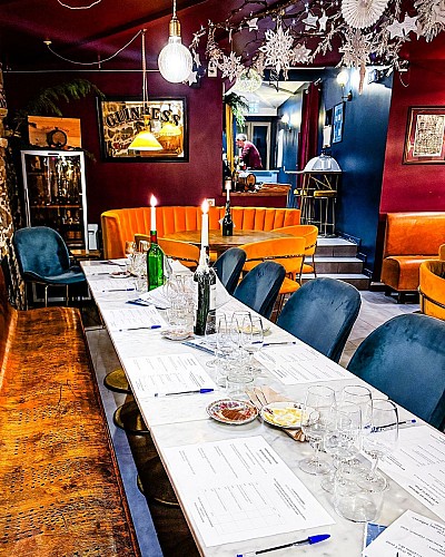 Assemblage, bar à vins