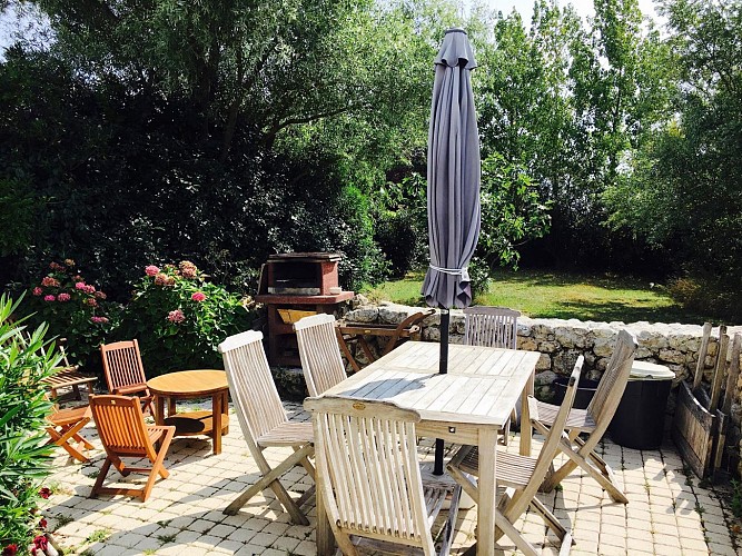 DOMAINE DES POIRASSES - GÎTE BLANC