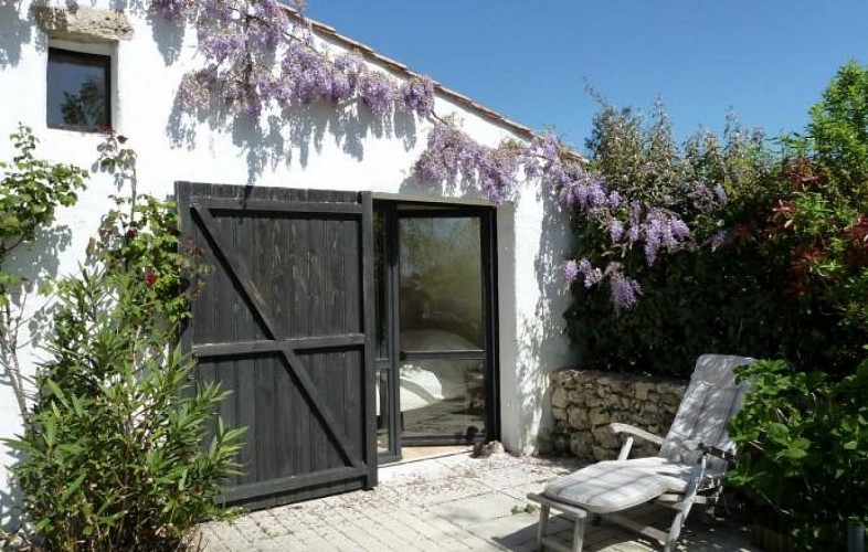 DOMAINE DES POIRASSES - GÎTE BLANC